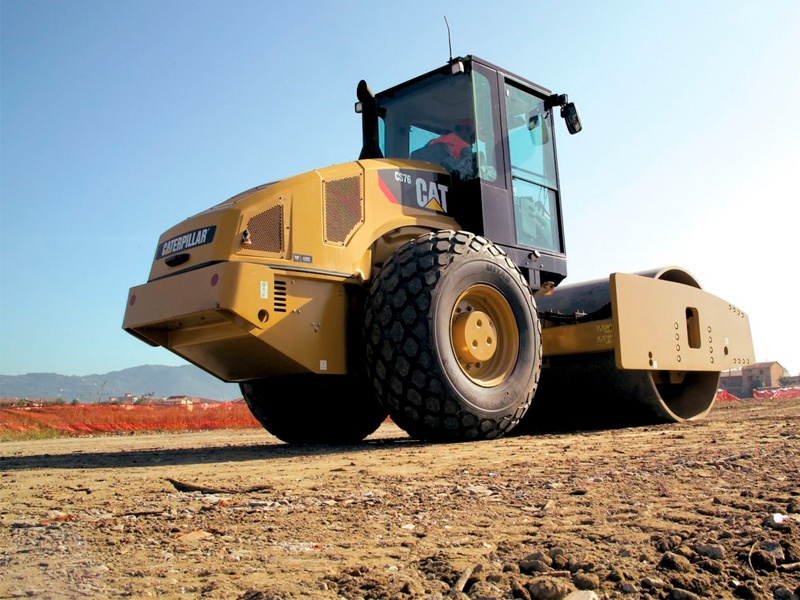 Caterpillar  CS76